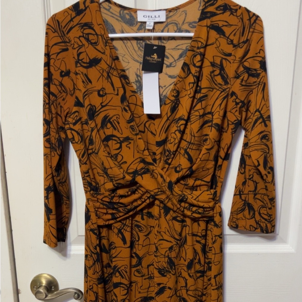 Gilli Rust and Black Long Sleeve Midi Dress